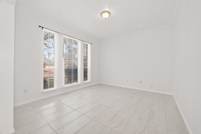 Foto del edificio - 18807 Forest Deer Rd