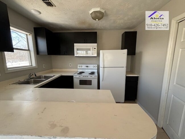 Building Photo - 6800 Willowbrook Dr