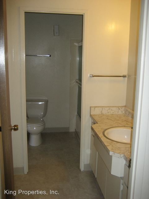 Building Photo - 615-617 Adeline Pl