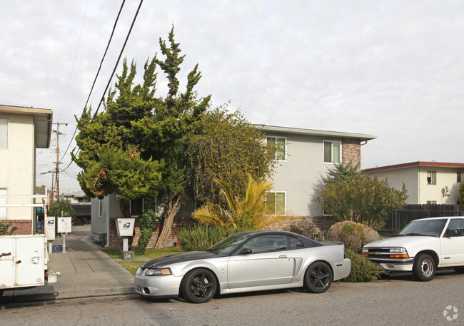 Building Photo - 1359 Reeve St Apartments