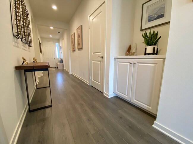 Foto del edificio - 45131 Landing Pl