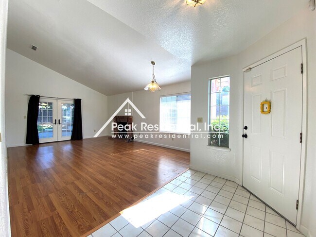 Foto del edificio - Charming 3bd/2ba Home near Cosumnes River ...