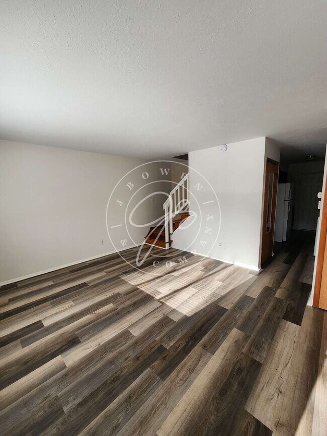 Foto del edificio - Spacious 2 bed 1 bath- 2 story home. Already passed Section 8 Inspection!