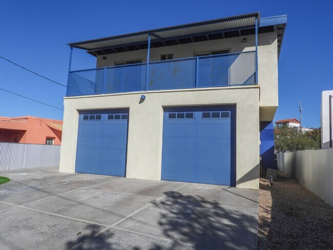 Building Photo - 3 Bedroom 2.5 Bath Home