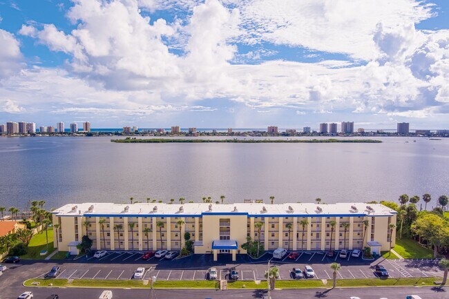 Building Photo - Welcome to the Riverclub Condominium Unit ...