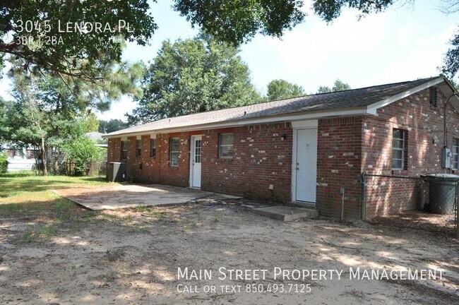 Building Photo - 3045 Lenora Pl