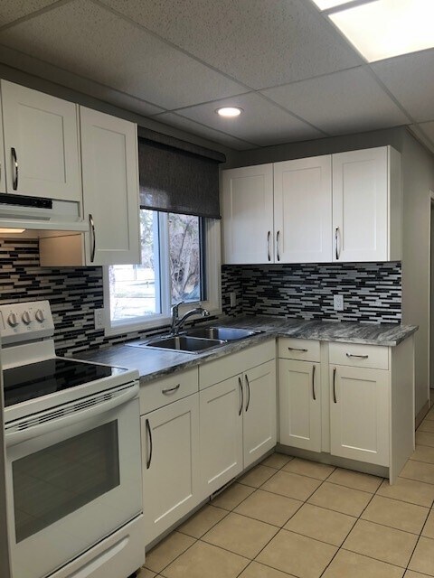 Building Photo - 3 Bed 1.5 Bath Unit in Edmonton, AB