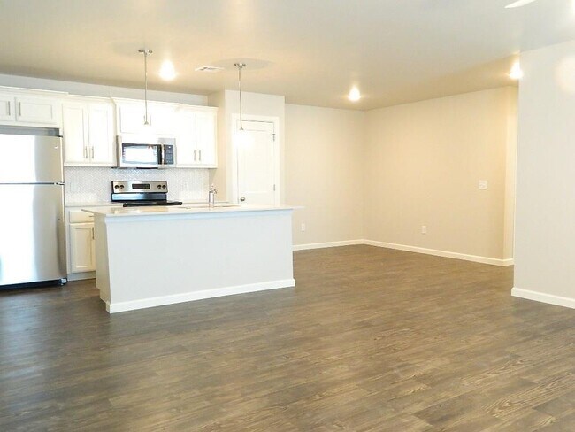 Building Photo - 4910 Avion Ct