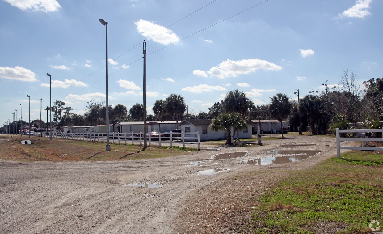 Foto principal - 4230 State Road 60 W