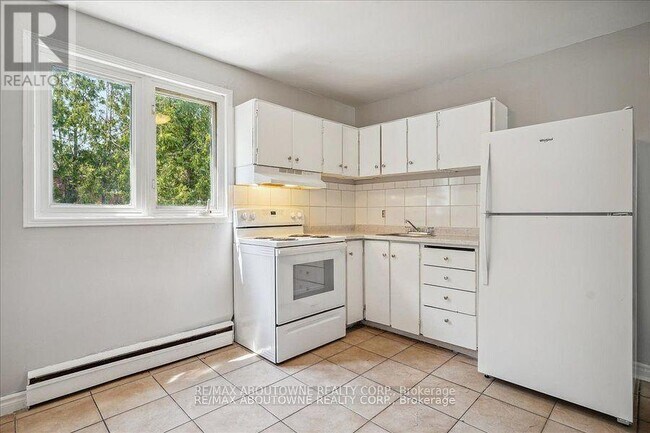 Photo du bâtiment - 2320 Hixon St