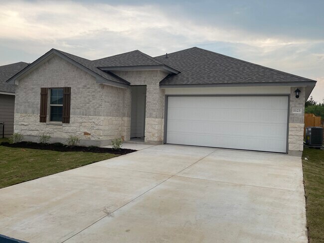 Building Photo - 1123 Sarah Dr