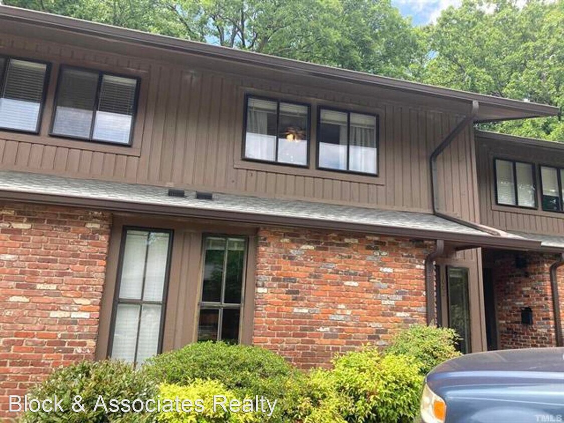 Primary Photo - 2 br, 2.5 bath House - 1002 Oak Tree Drive...