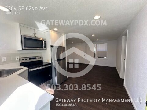 Building Photo - 7304 SE 62nd Ave