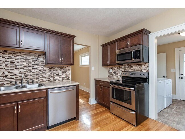Foto del edificio - 1126 1st St NW