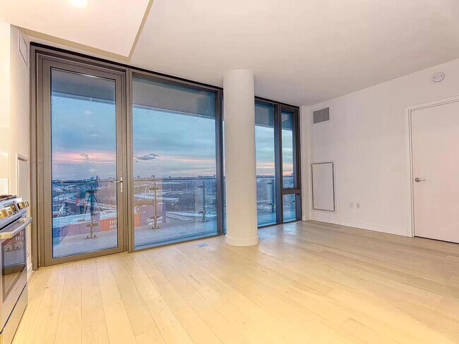 Foto del edificio - 131-01 40th Rd