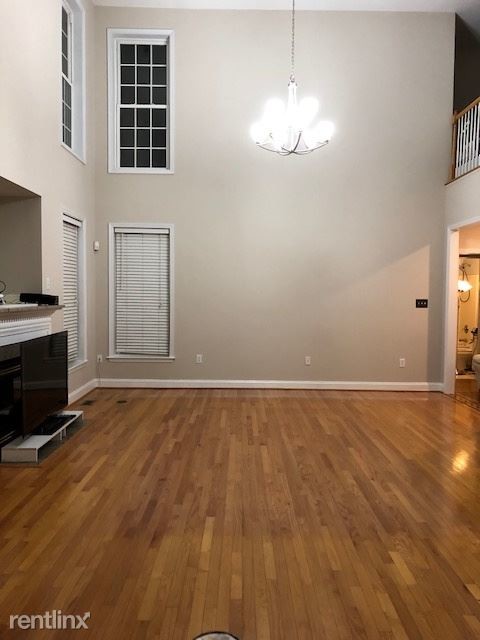 Building Photo - 5004 Amberwood Cir