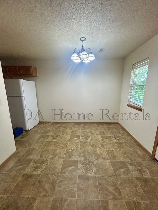 Building Photo - NorthEast Duplex