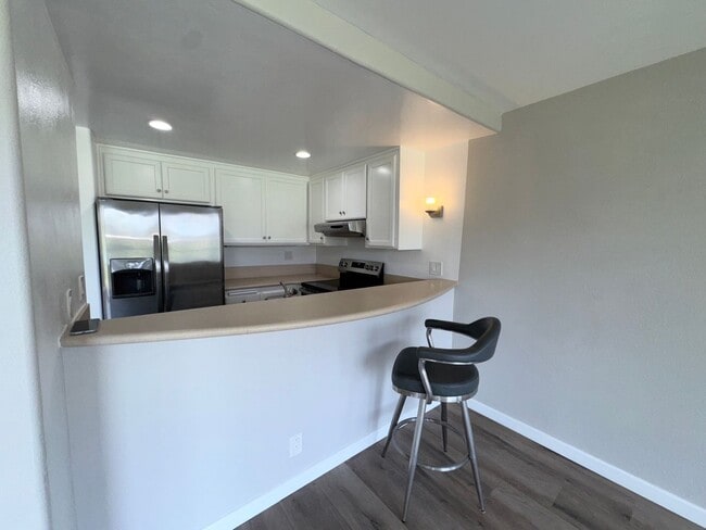 Building Photo - 2348 La Costa Ave