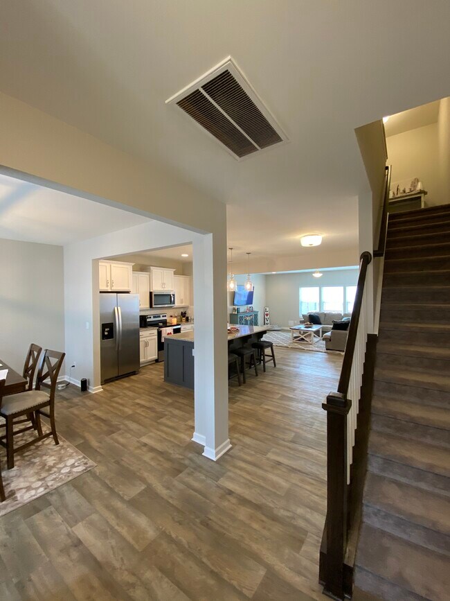 Building Photo - 15136 Meacham Farm Dr