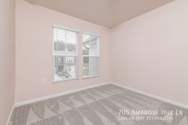 Foto del edificio - 705 Ambrose Hl Ln