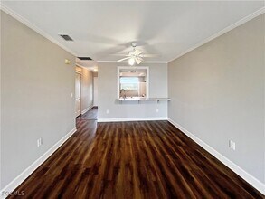 Building Photo - 4530 SW 10th Ave