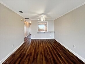 Building Photo - 4530 SW 10th Ave