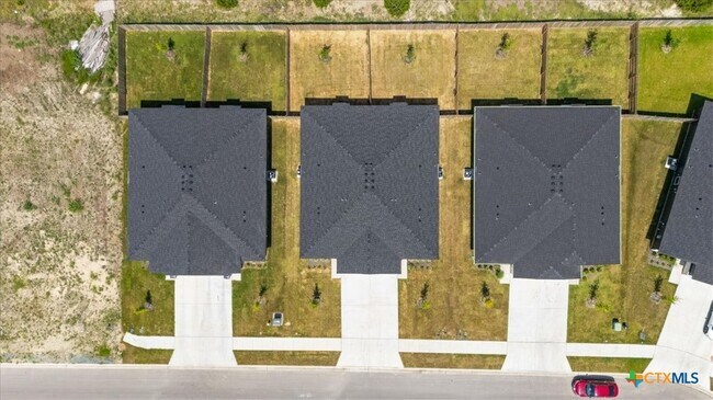 Foto del edificio - 911 Sevenleaf Ln