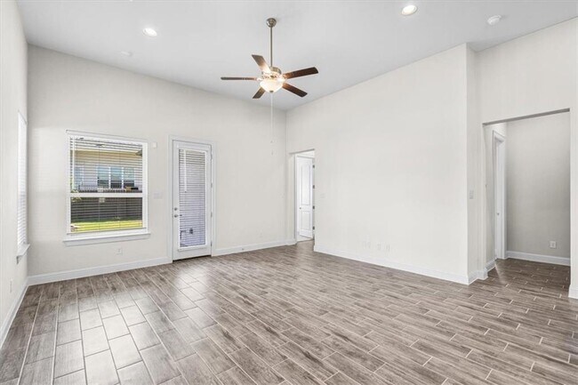 Building Photo - 600 C-Bar Ranch Trl