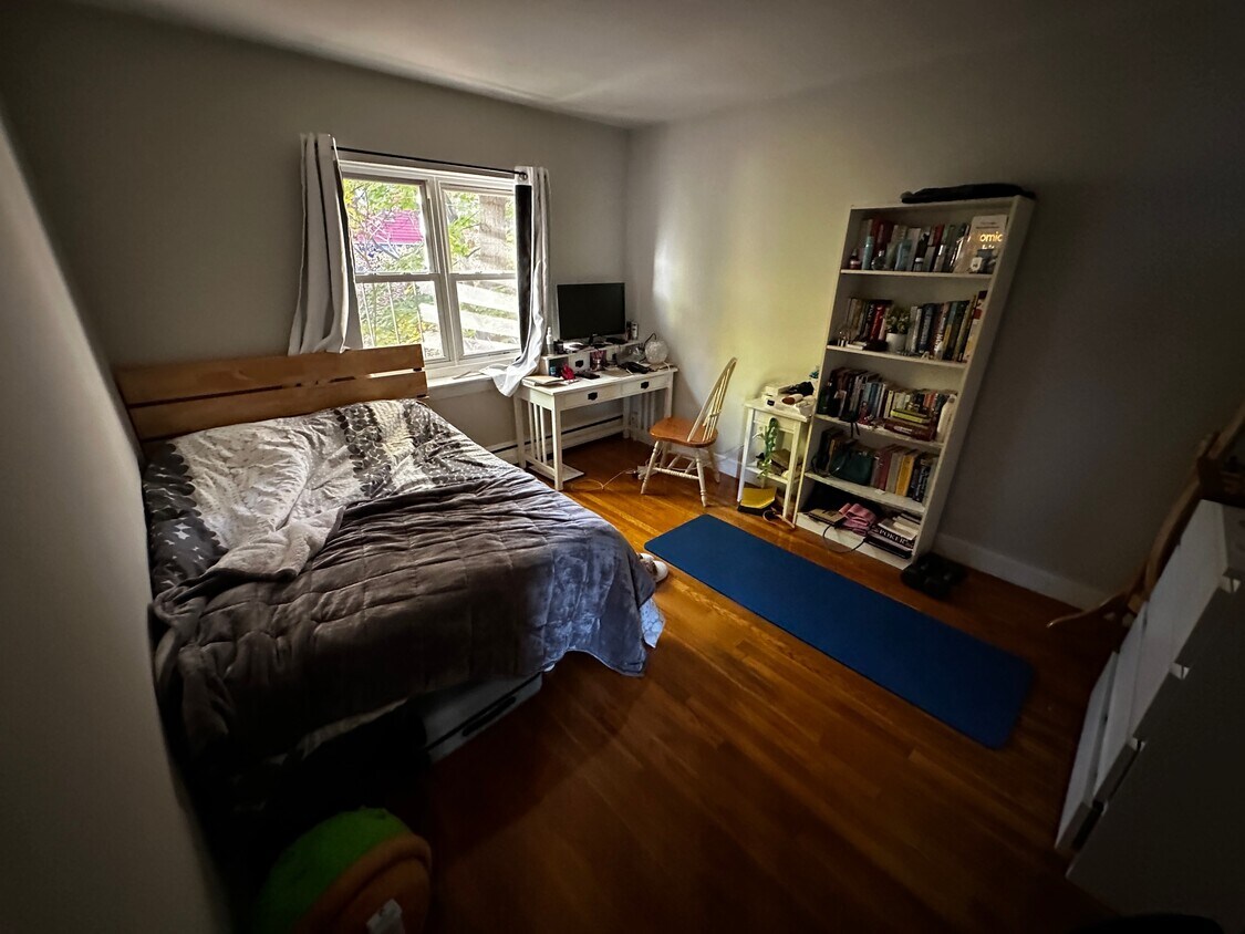 Foto del edificio - 349A Pleasant St