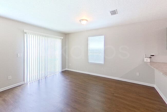 Building Photo - 1303 Mull St