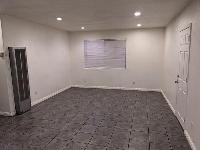 Living room - 337 E Ash Ave