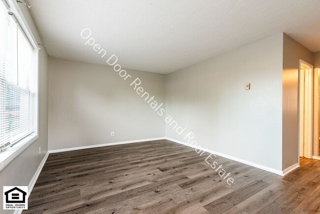 Building Photo - 922 East Ave