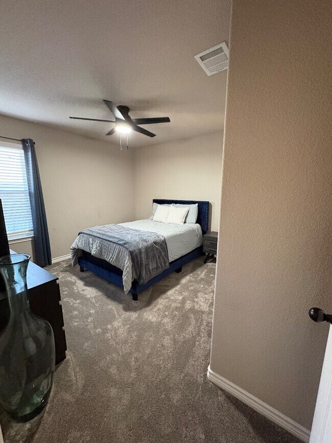 Foto del edificio - 6708 Oliver Loving Dr