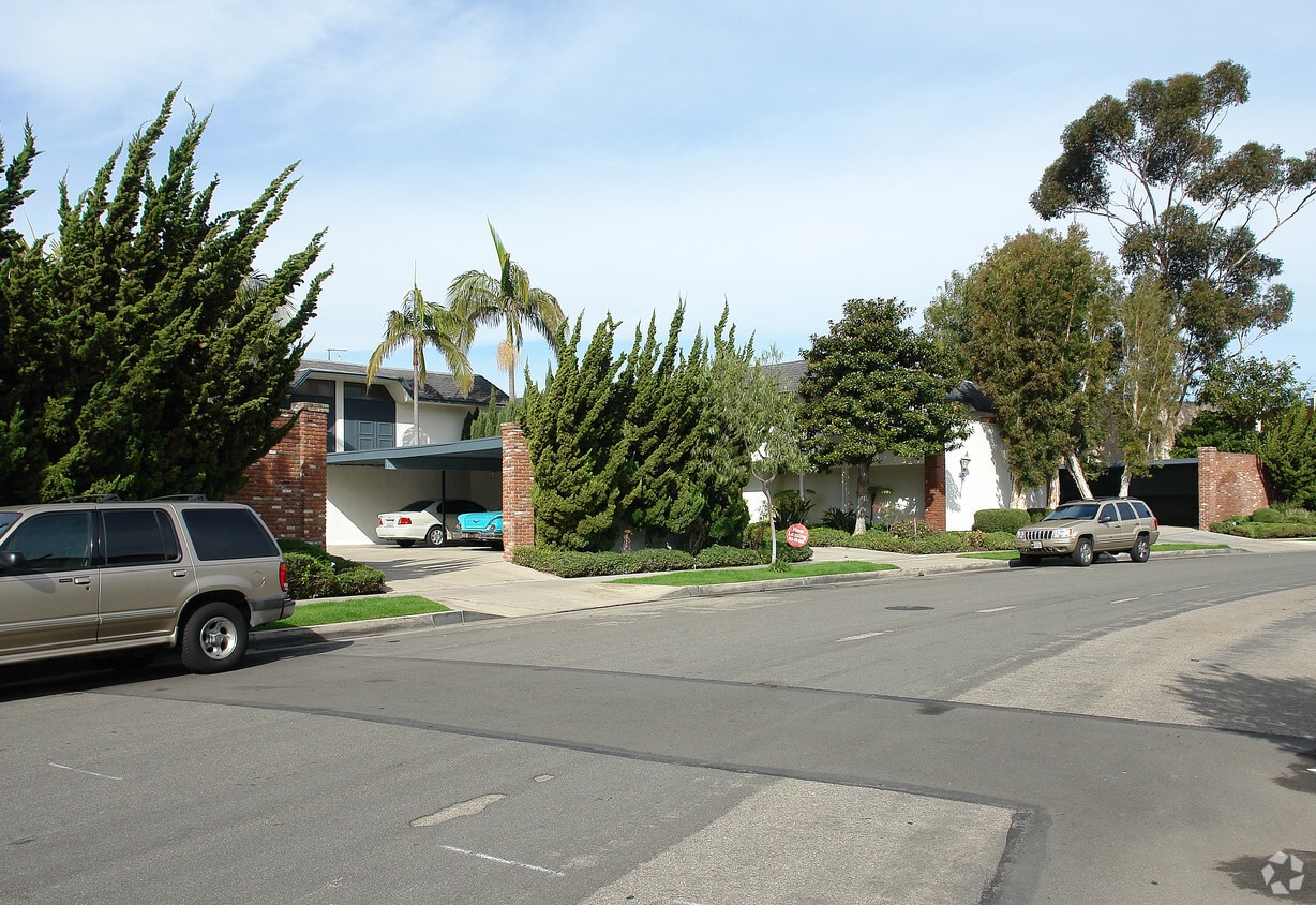 Building Photo - East Bay Villas Apartments