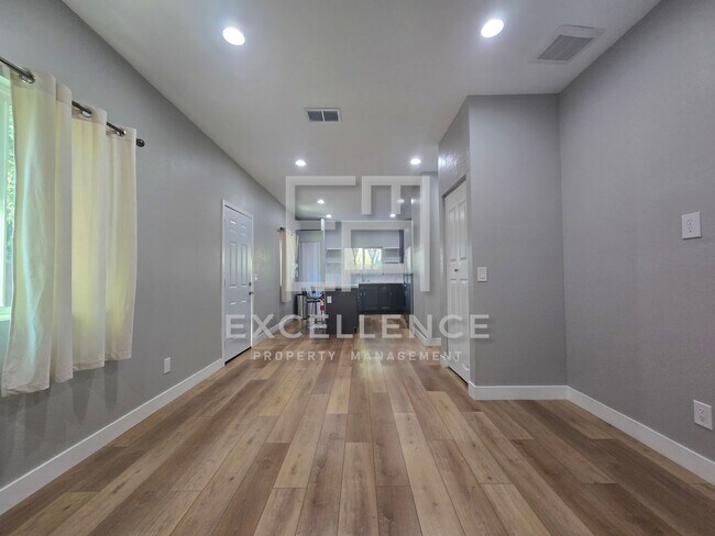 Foto del edificio - 2/2 Stand Alone Cottage, Private Yard, W/D...