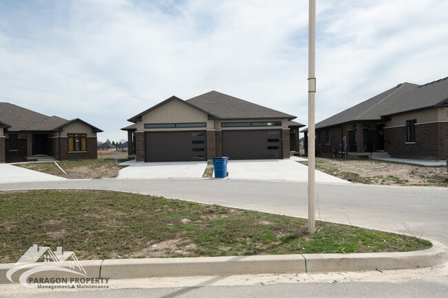 Photo du bâtiment - 77 Bordeaux Pl