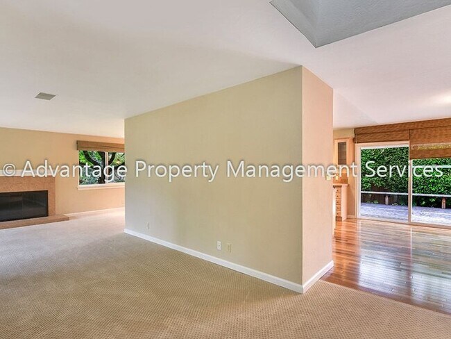 Foto del edificio - Spacious 4 Bed, 2 Bath, 2,055 sq. ft. Sing...