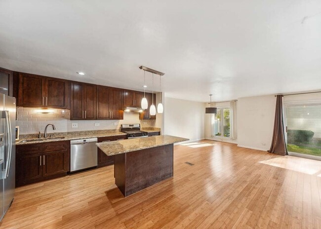 Kitchen - 527 Winston Ln