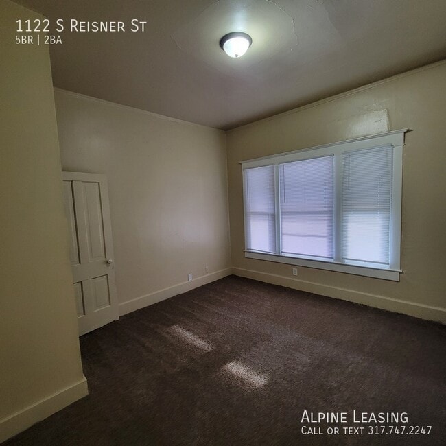 Building Photo - Southwest 5BR/2BA Home w/2-Car Garage!