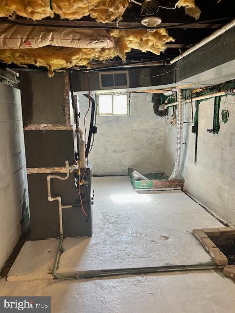 Building Photo - 215 Elder St