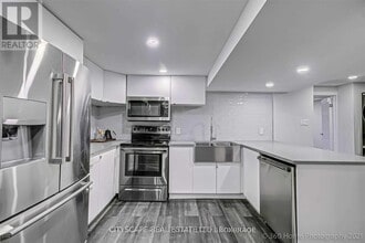 Building Photo - 176 Wellesworth Dr