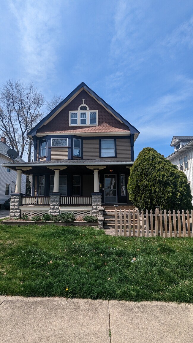 Building Photo - 1500 Lincoln Ave