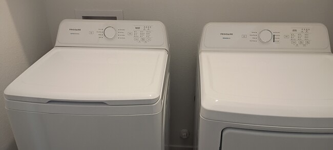 Building Photo - 821 Lake Park Cir