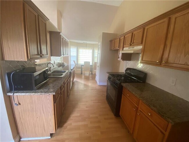 Building Photo - 405 Shadetree Ln