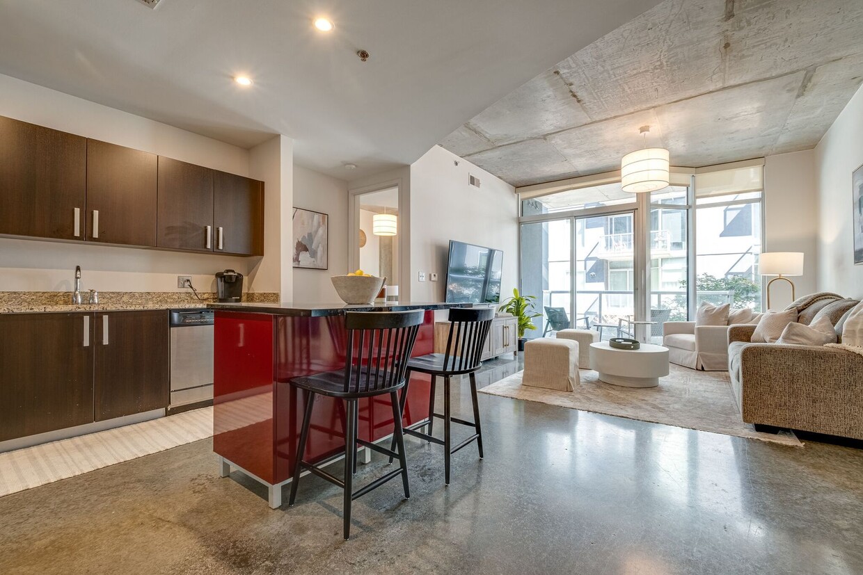 Primary Photo - 2 bed, 2 bath Condo in the Gulch with park...