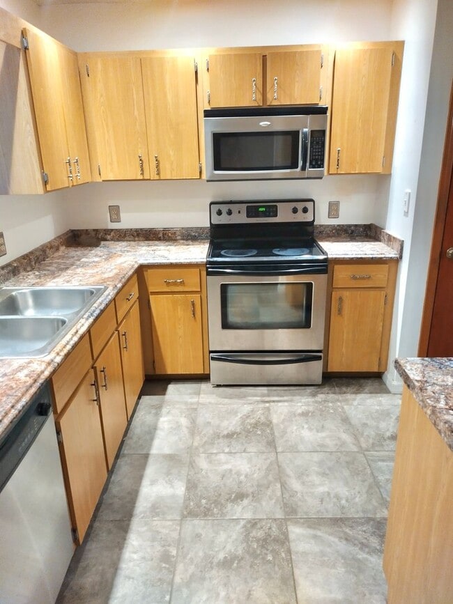 Photo - Port Orange 2 bedroom, 2 bathroom, pool and tennis courts House