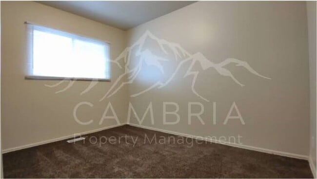 Building Photo - Cozy 2 Bedroom Available in Salt Lake