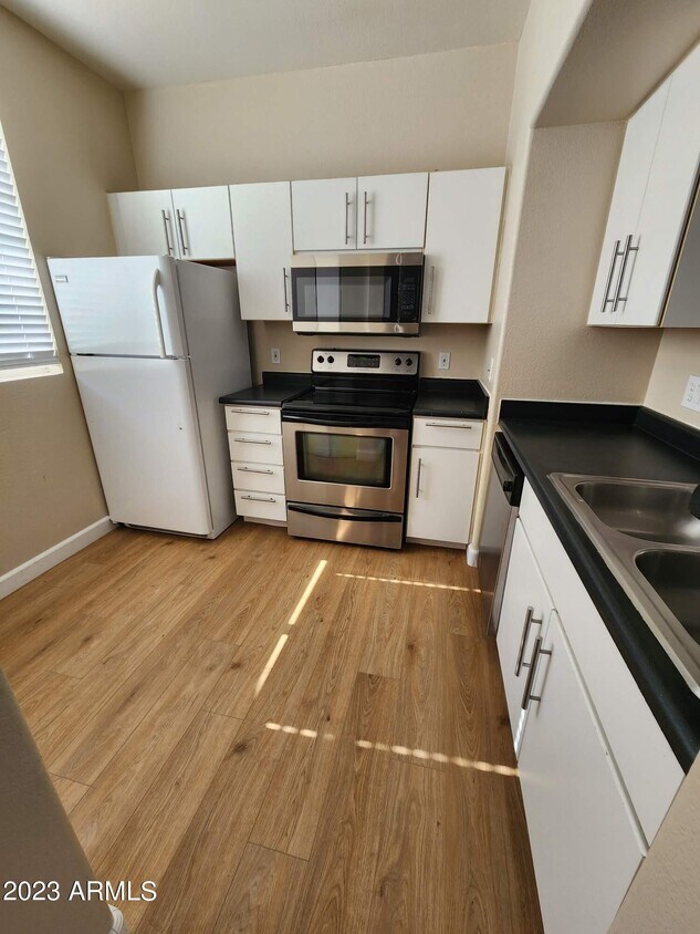 Primary Photo - 3302 N 7th St