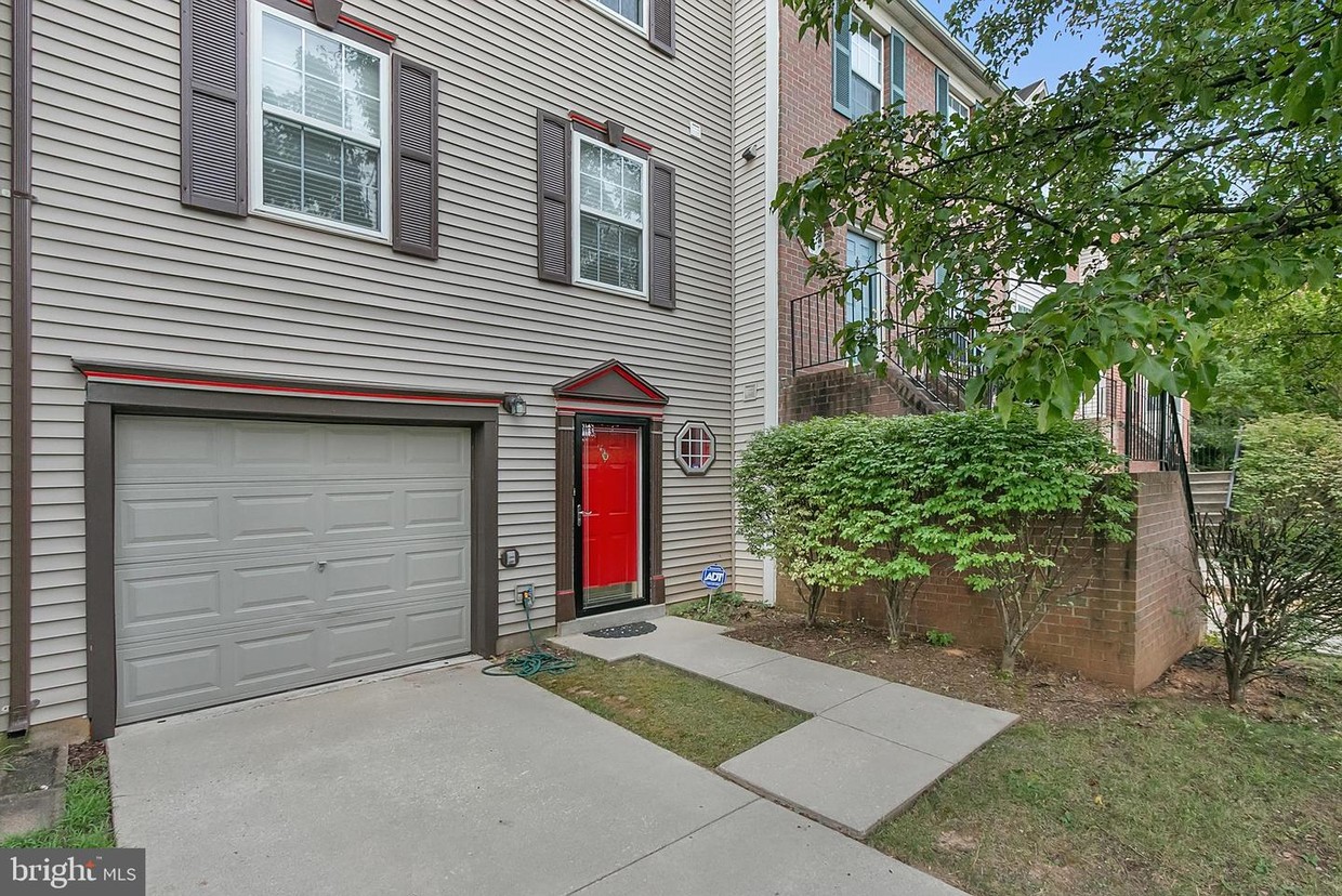 Primary Photo - 6709 Village Park Dr