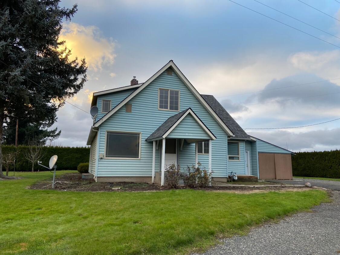 Foto principal - 4 Bedroom 1 1/2 Bath Home| Hood River